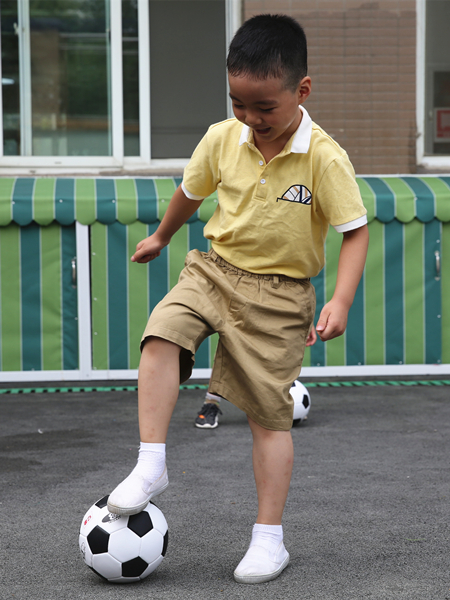 幼儿足球射门游戏比赛规则_幼儿足球射门小游戏_幼儿园足球射门游戏教案