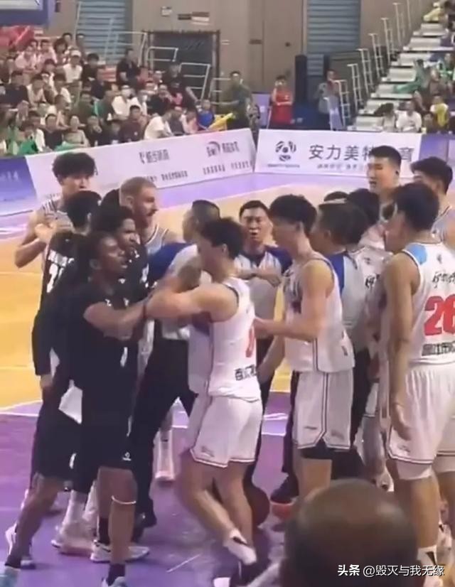 篮球无球规则_篮球比赛规则视频教程_无规则篮球比赛怎么打视频