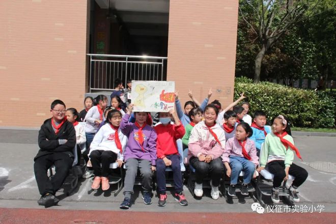 中小学跳高的比赛地和规则_小学校园跳高比赛规则_学校跳高比赛的规则