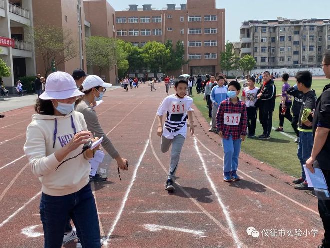 学校跳高比赛的规则_小学校园跳高比赛规则_中小学跳高的比赛地和规则
