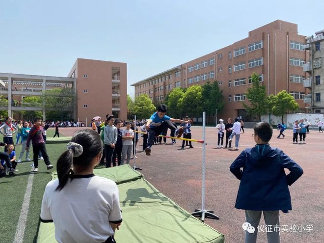 中小学跳高的比赛地和规则_小学校园跳高比赛规则_学校跳高比赛的规则