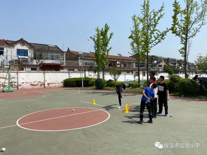 学校跳高比赛的规则_中小学跳高的比赛地和规则_小学校园跳高比赛规则