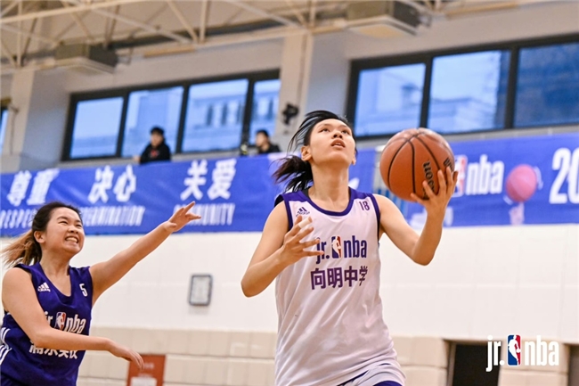 篮球比赛中比较常用的传球技术_中国校园篮球比赛传球规则_传球在篮球比赛中的要求