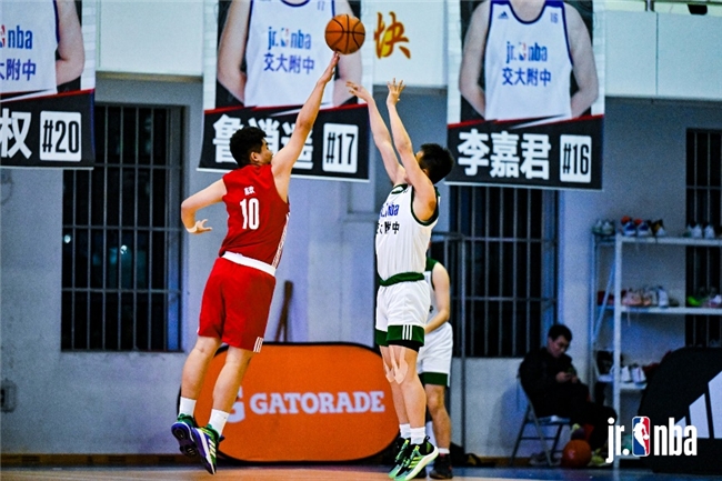 传球在篮球比赛中的要求_中国校园篮球比赛传球规则_篮球比赛中比较常用的传球技术