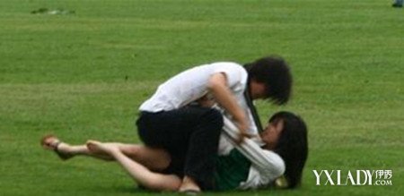 男女摔跤女的占优势_男女摔跤规则是什么_摔跤男女规则是啥