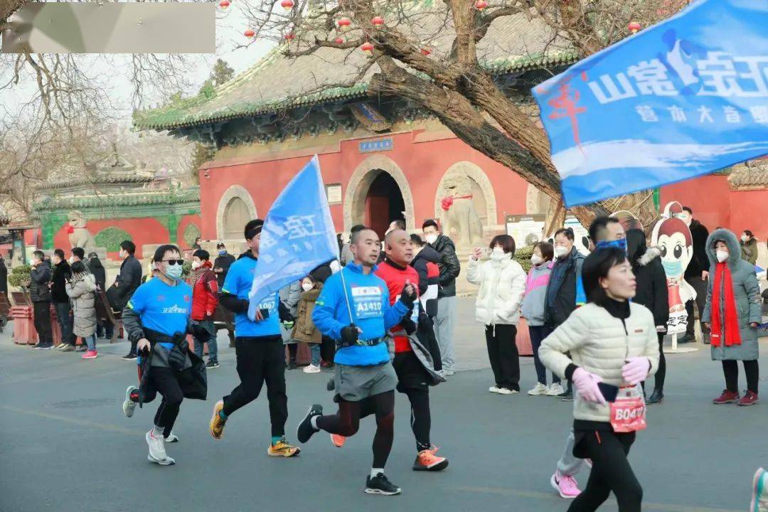马拉松提前多久领取衣服_马拉松提前多久开始_马拉松提前多久到场