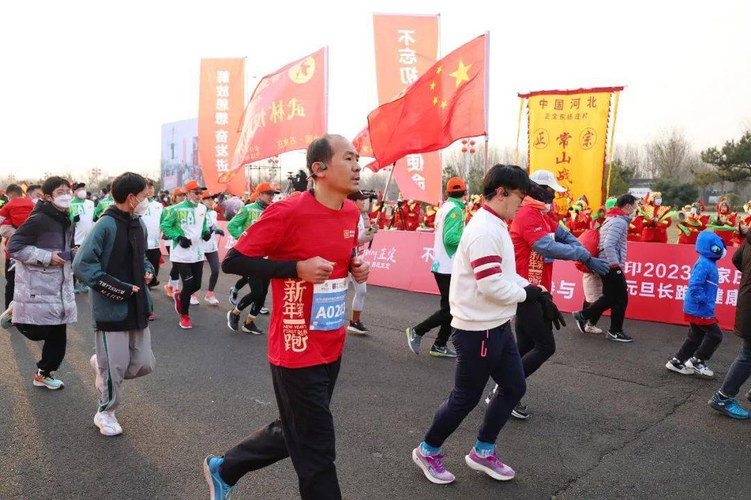 马拉松提前多久领取衣服_马拉松提前多久开始_马拉松提前多久到场