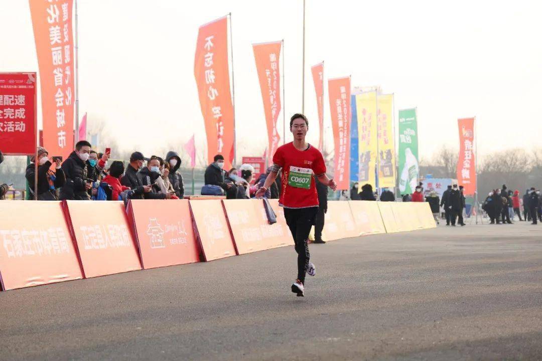 马拉松提前多久开始_马拉松提前多久到场_马拉松提前多久领取衣服