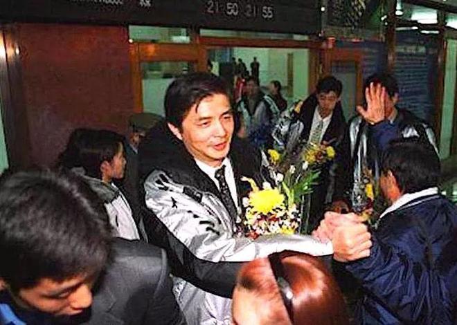 奥运男足_奥运男子足球队_奥运冠军与男足球员分道扬镳视频