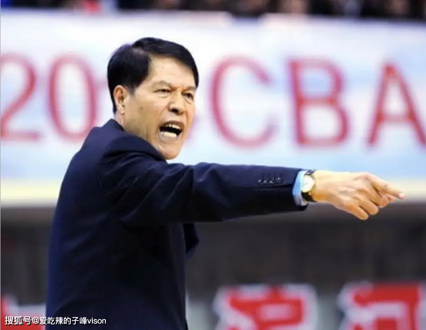 获篮球赛冠军_篮球获得冠军都是他的功劳_篮球运动员冠军是谁