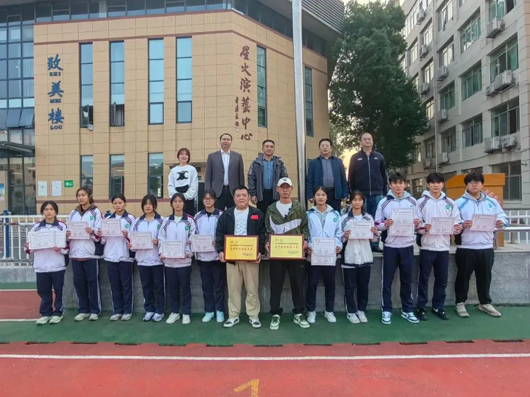 杨坤高中图片_杨坤锻炼_杨坤高中运动会